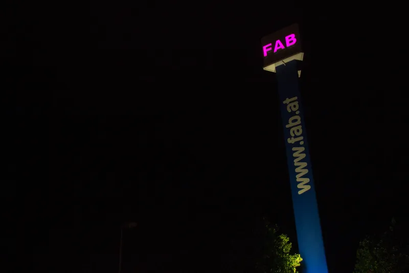 Referenzprojekt — fab 1 — NEON Geissler