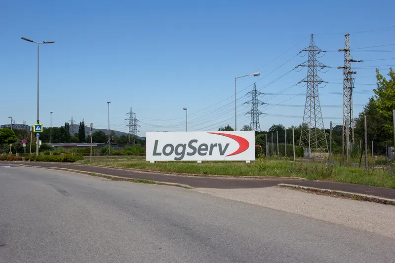 Referenzprojekt — logserv — NEON Geissler