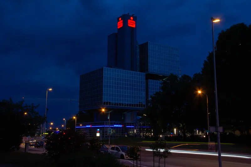 Referenzprojekt — spk 1 — NEON Geissler